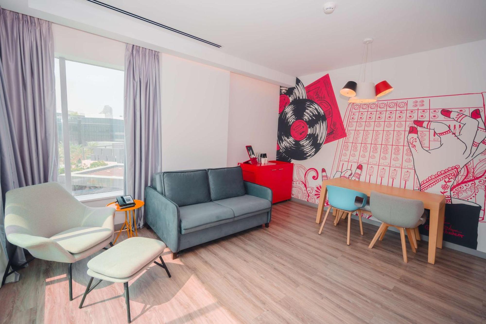 Radisson Red Dubai Silicon Oasis Hotell Exteriör bild