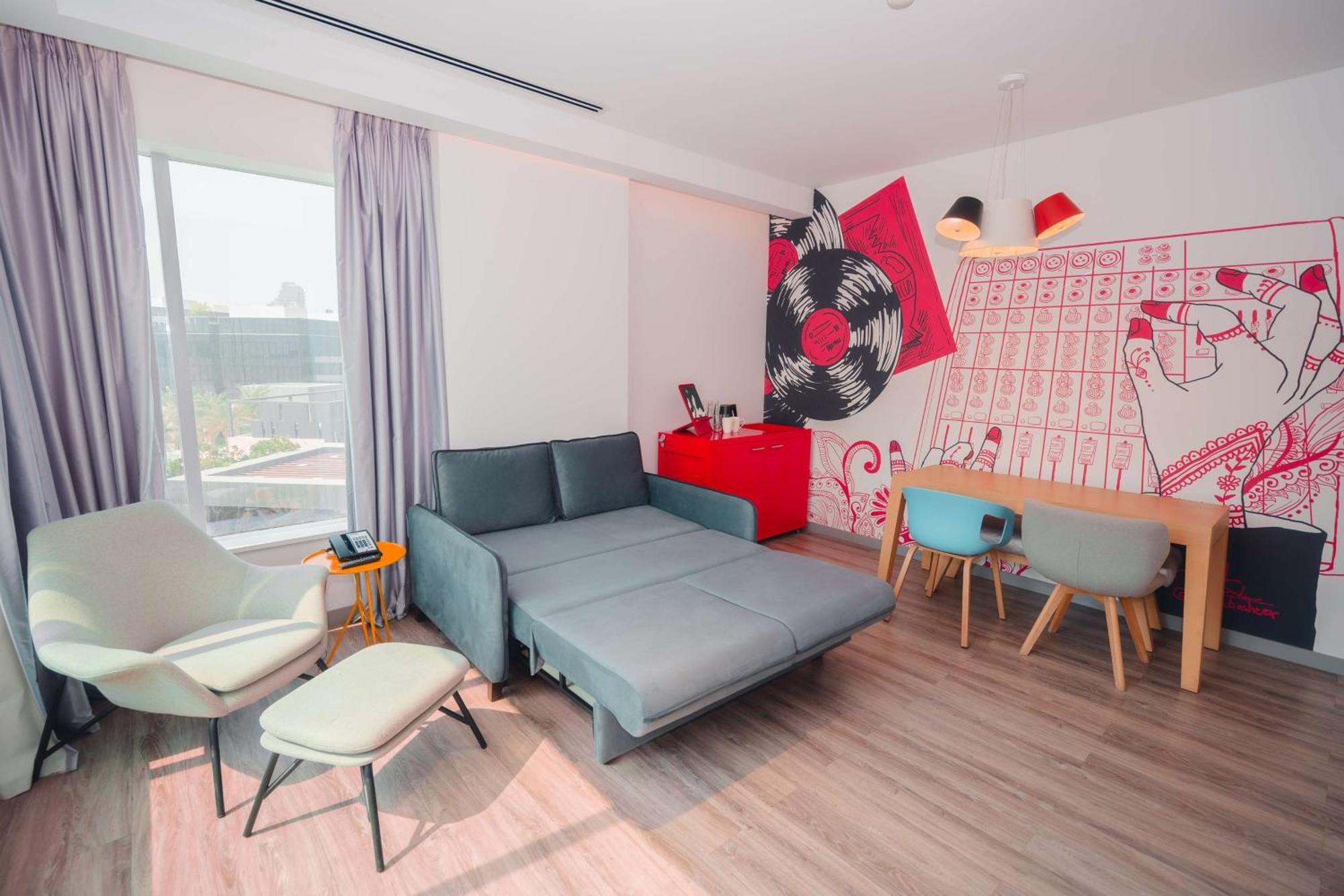 Radisson Red Dubai Silicon Oasis Hotell Exteriör bild