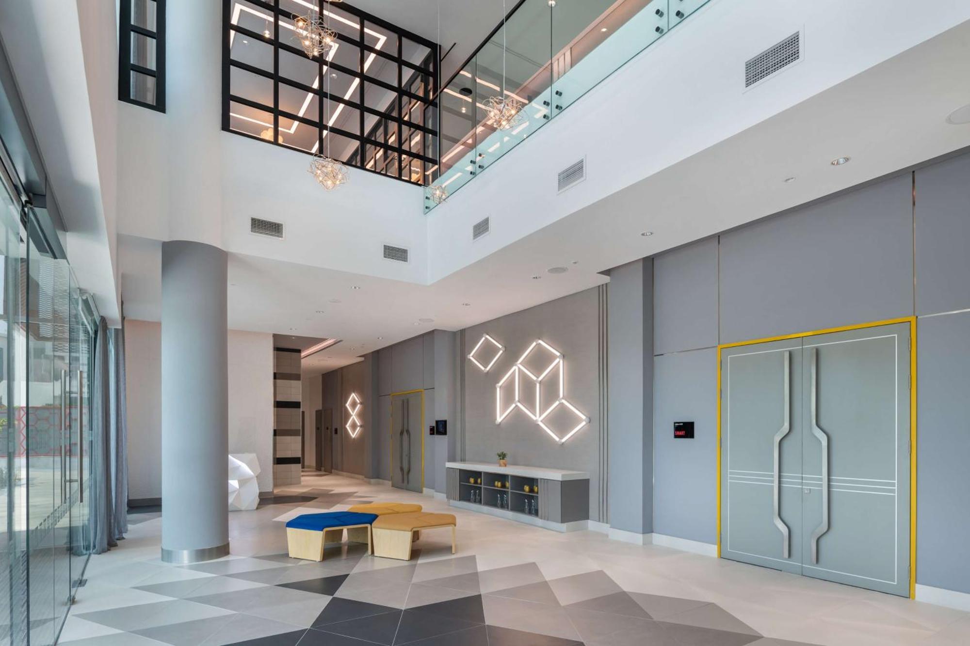 Radisson Red Dubai Silicon Oasis Hotell Exteriör bild