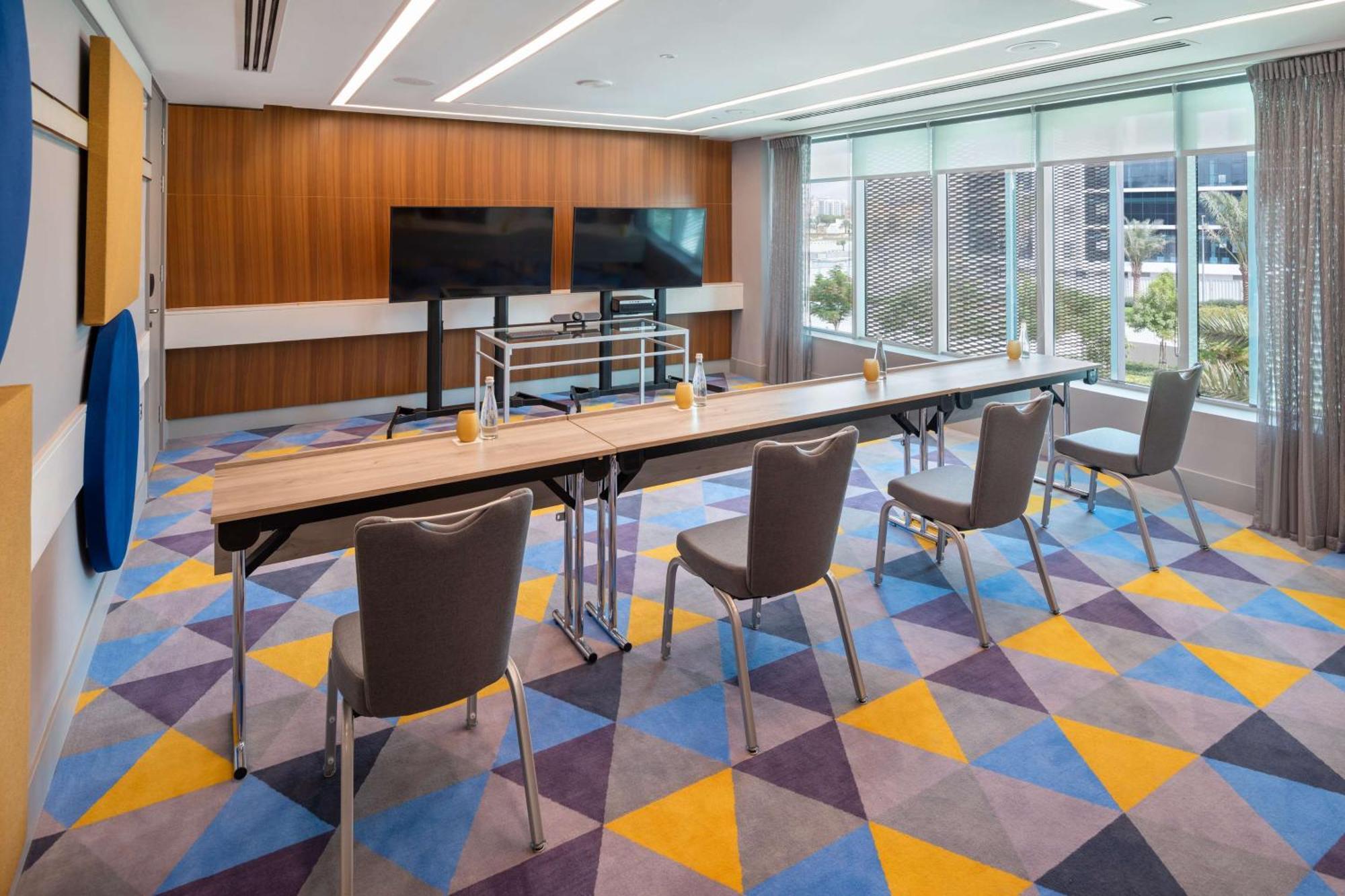 Radisson Red Dubai Silicon Oasis Hotell Exteriör bild