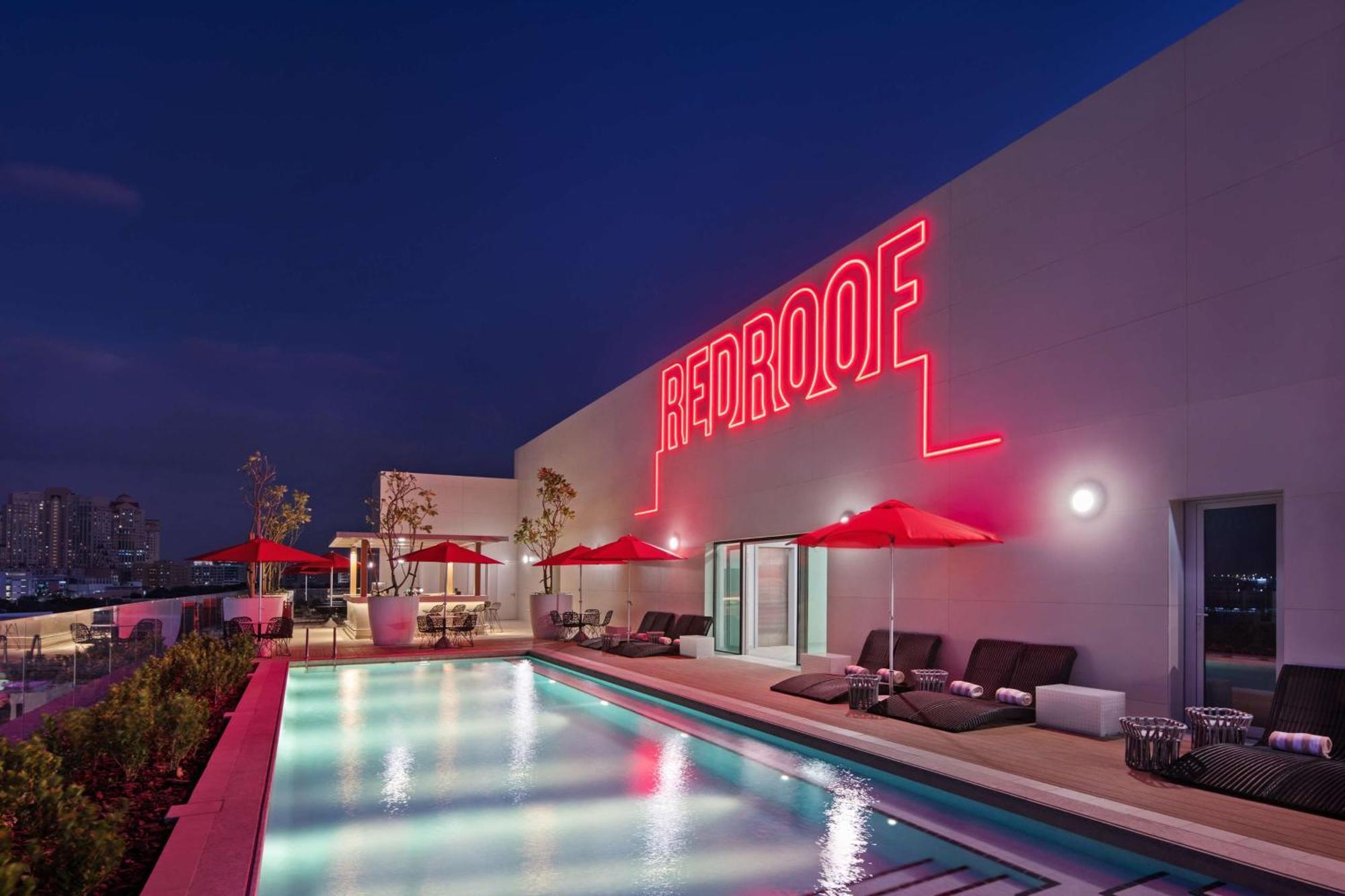 Radisson Red Dubai Silicon Oasis Hotell Exteriör bild