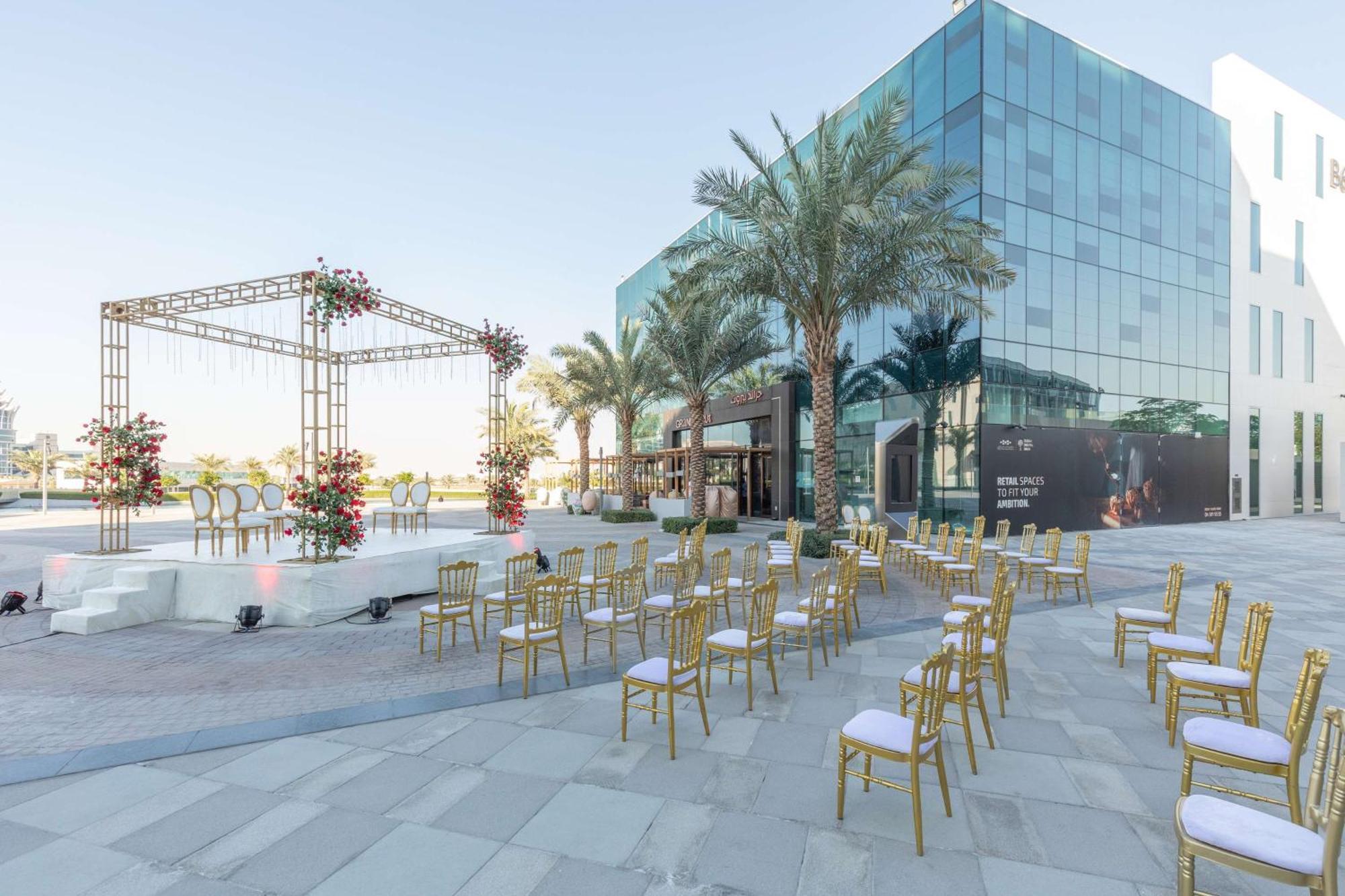 Radisson Red Dubai Silicon Oasis Hotell Exteriör bild