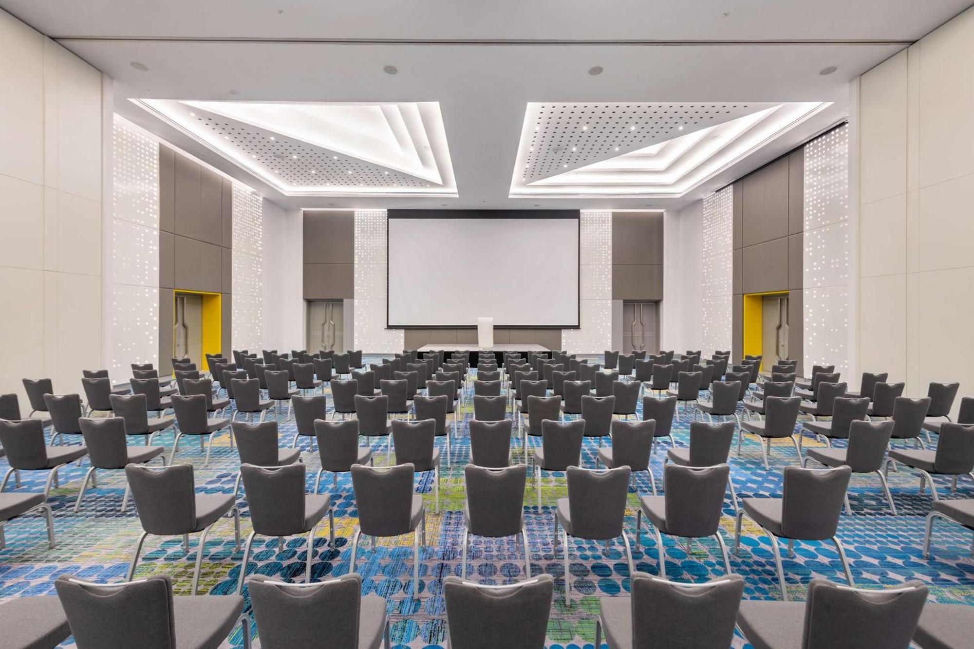 Radisson Red Dubai Silicon Oasis Hotell Exteriör bild
