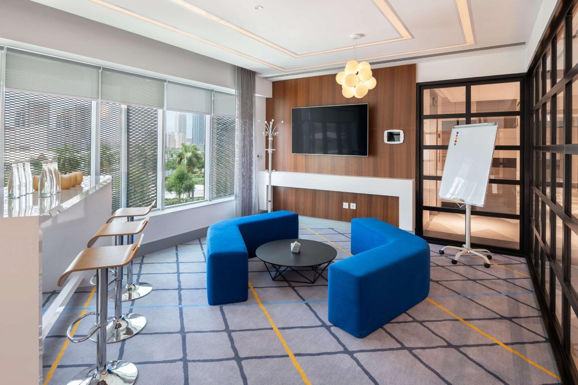 Radisson Red Dubai Silicon Oasis Hotell Exteriör bild