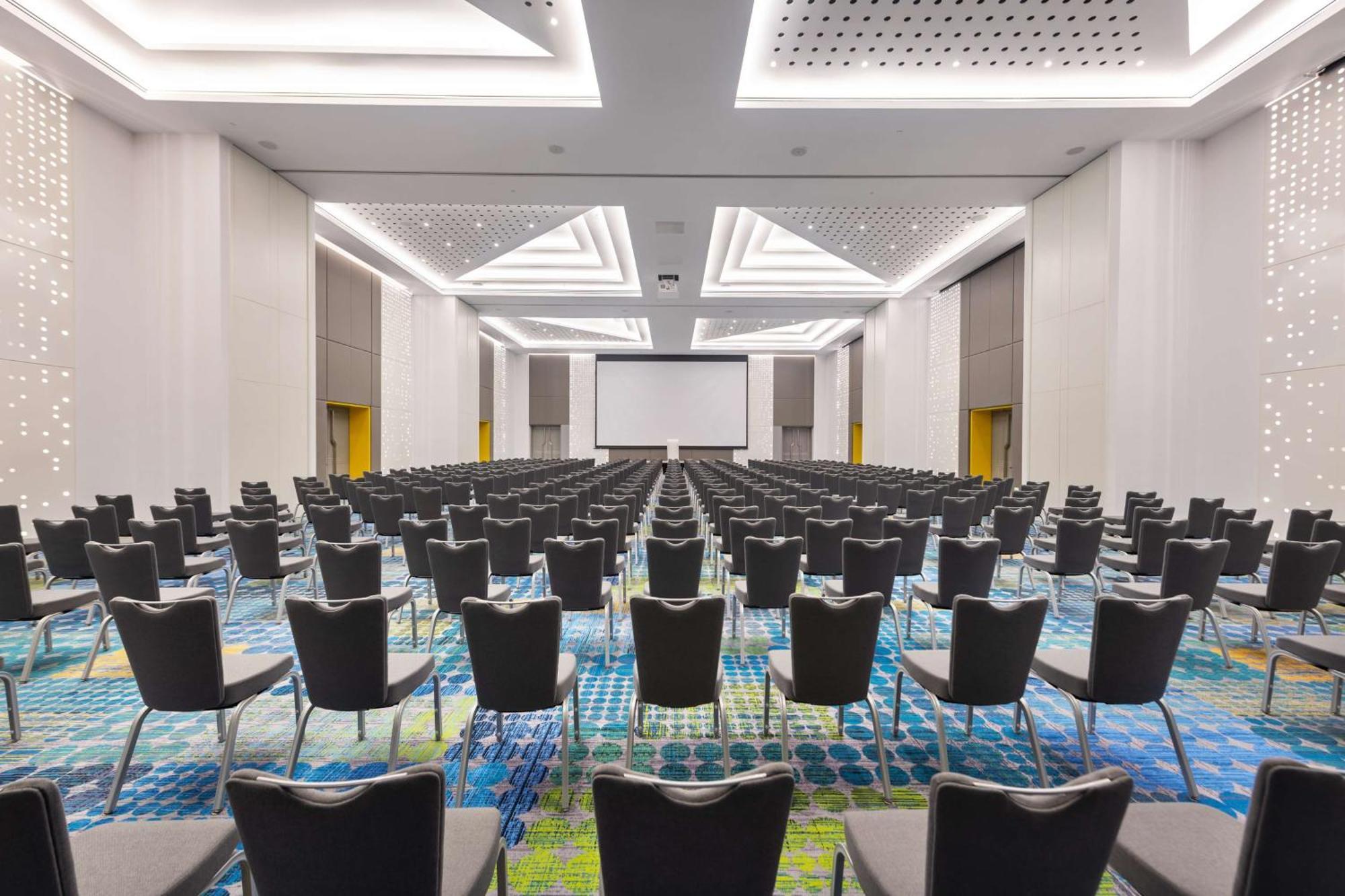 Radisson Red Dubai Silicon Oasis Hotell Exteriör bild