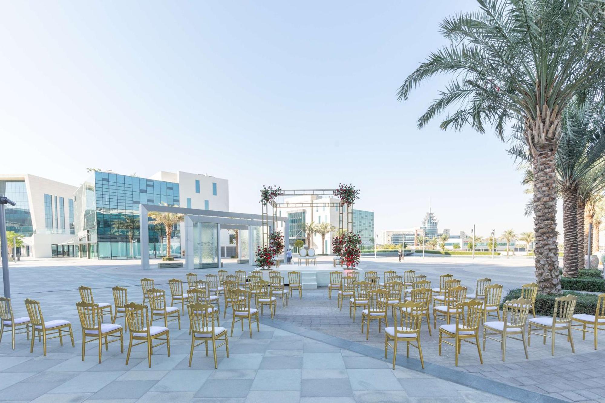 Radisson Red Dubai Silicon Oasis Hotell Exteriör bild