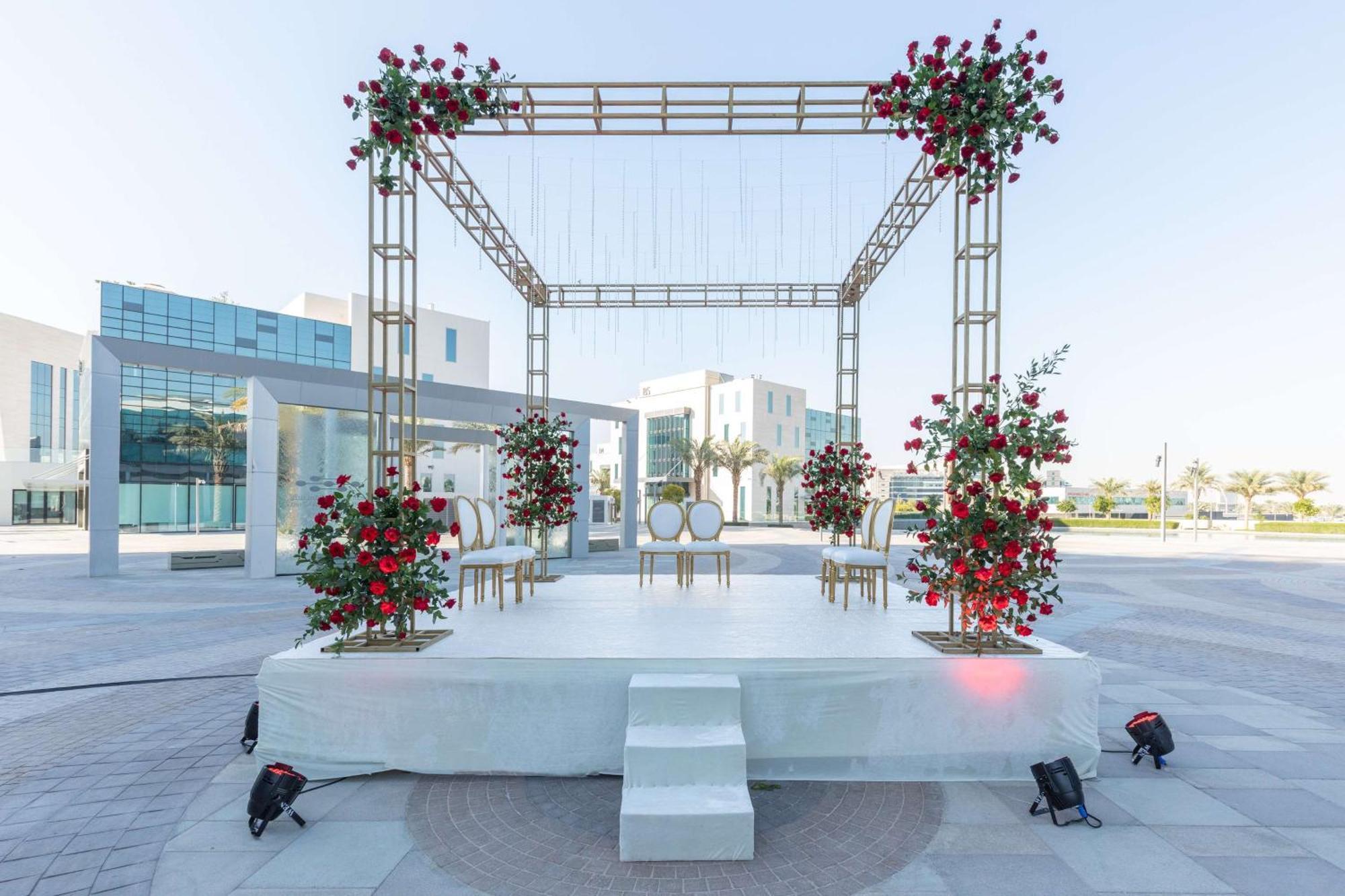 Radisson Red Dubai Silicon Oasis Hotell Exteriör bild