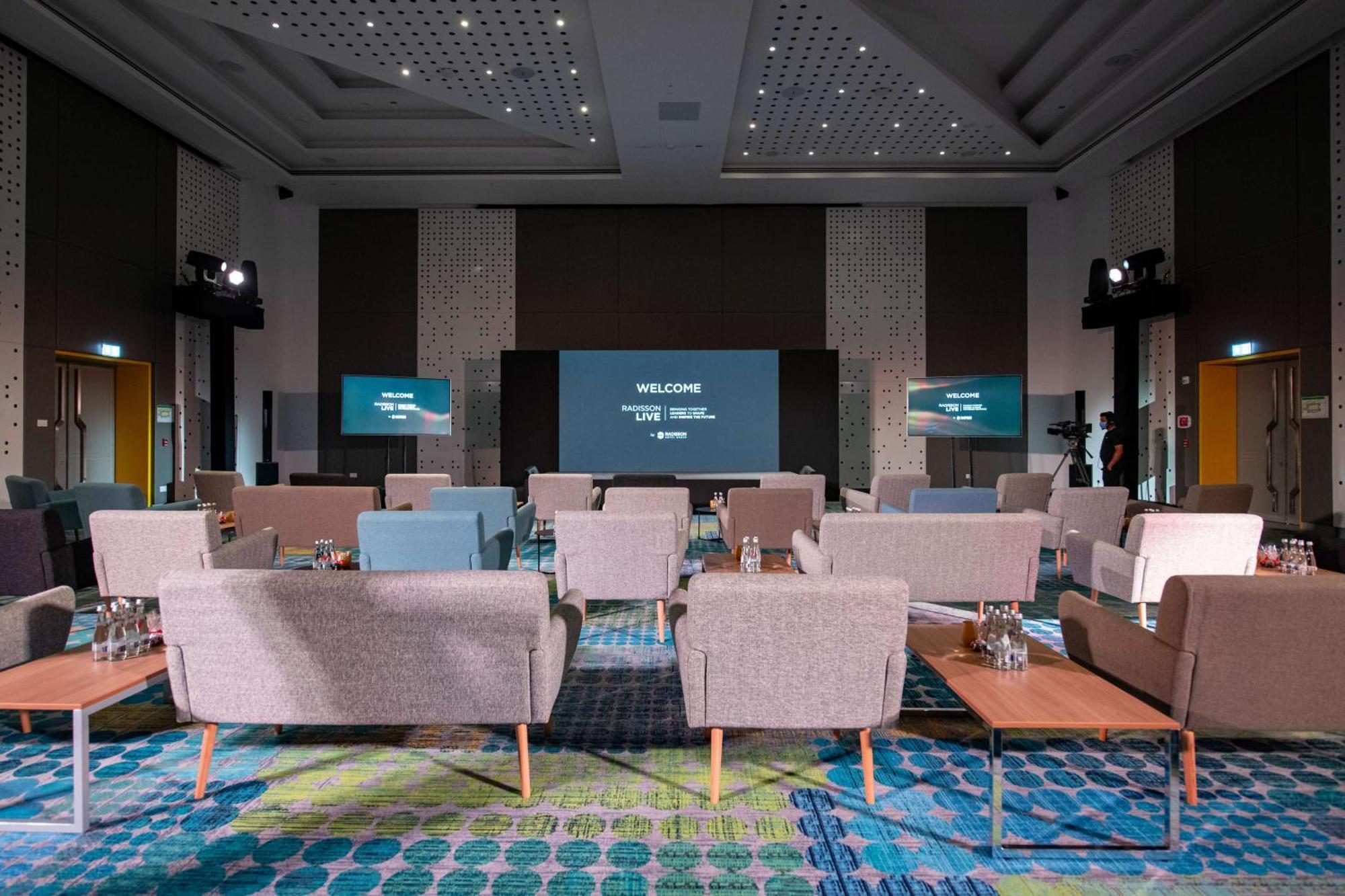 Radisson Red Dubai Silicon Oasis Hotell Exteriör bild