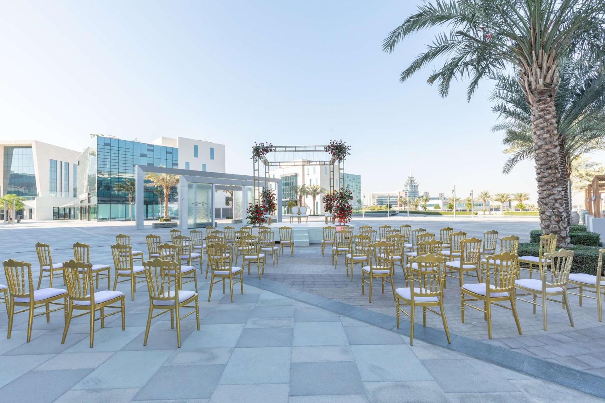 Radisson Red Dubai Silicon Oasis Hotell Exteriör bild