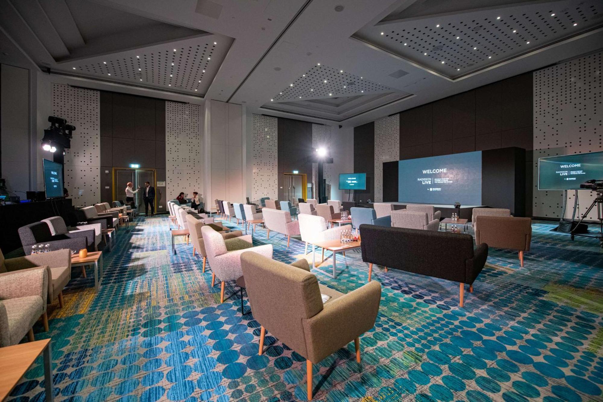 Radisson Red Dubai Silicon Oasis Hotell Exteriör bild