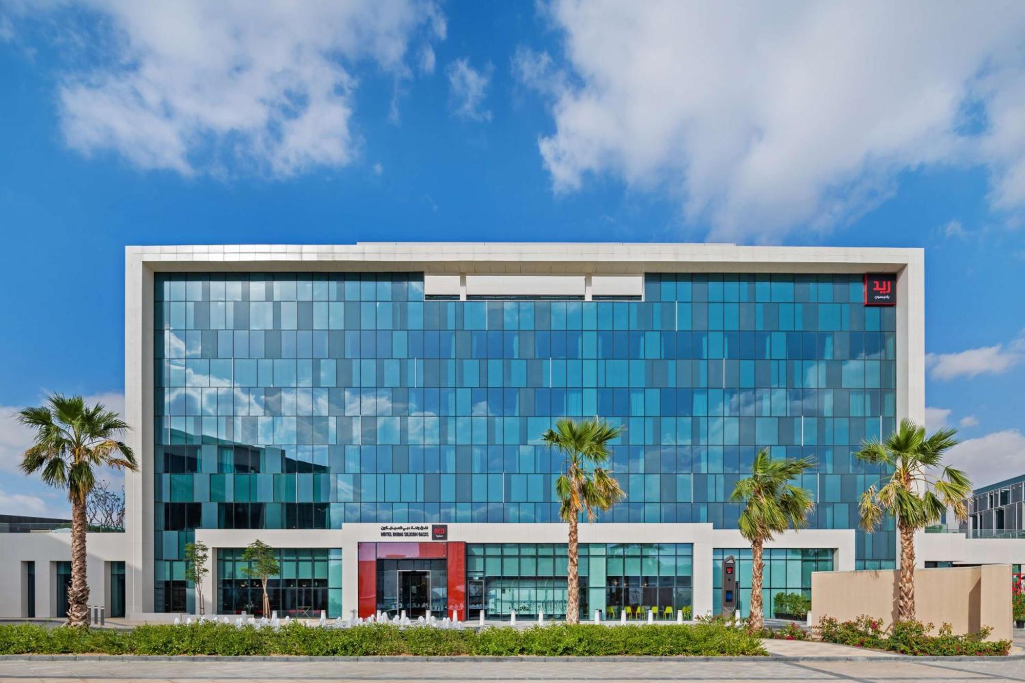 Radisson Red Dubai Silicon Oasis Hotell Exteriör bild