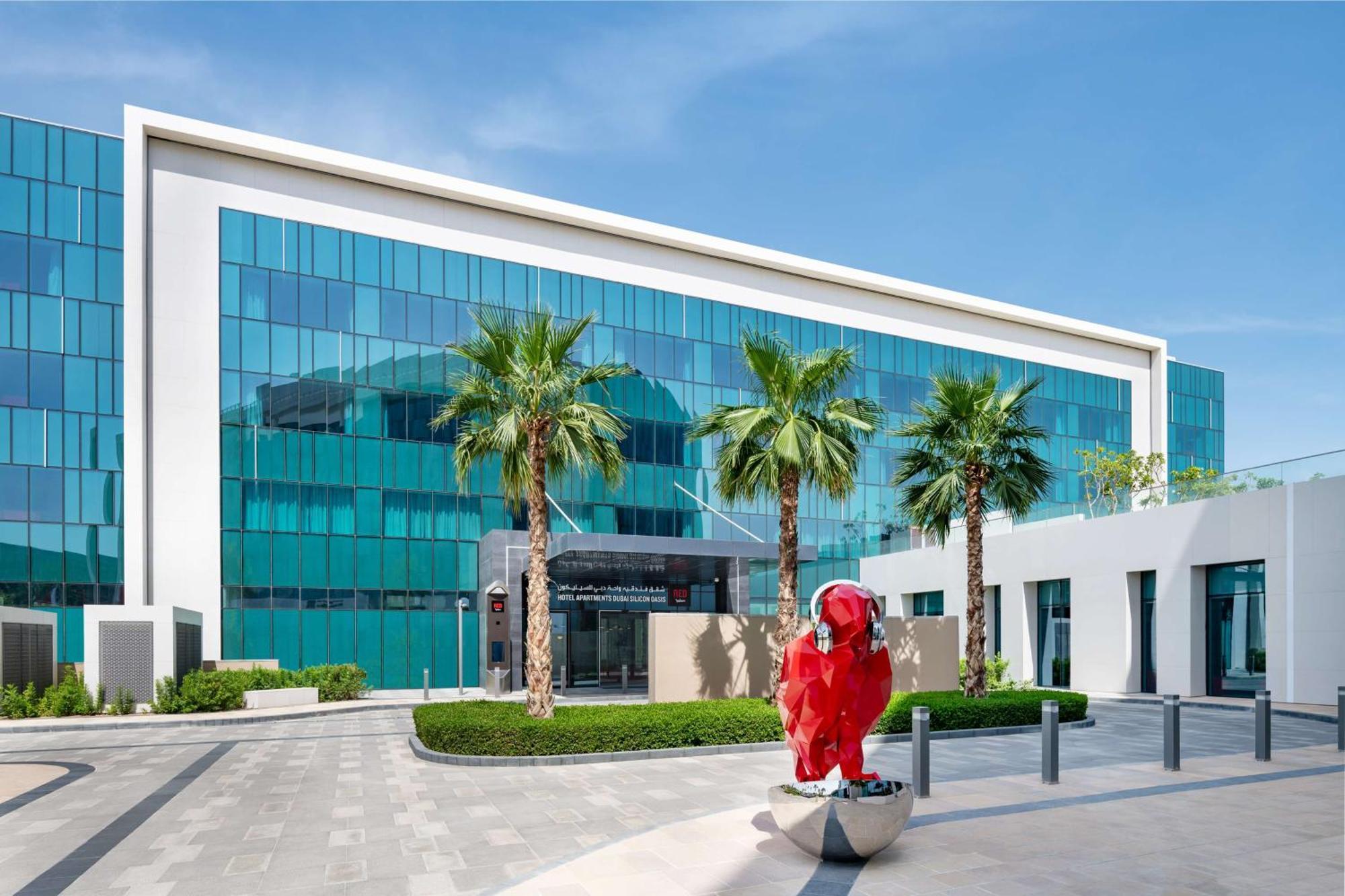 Radisson Red Dubai Silicon Oasis Hotell Exteriör bild