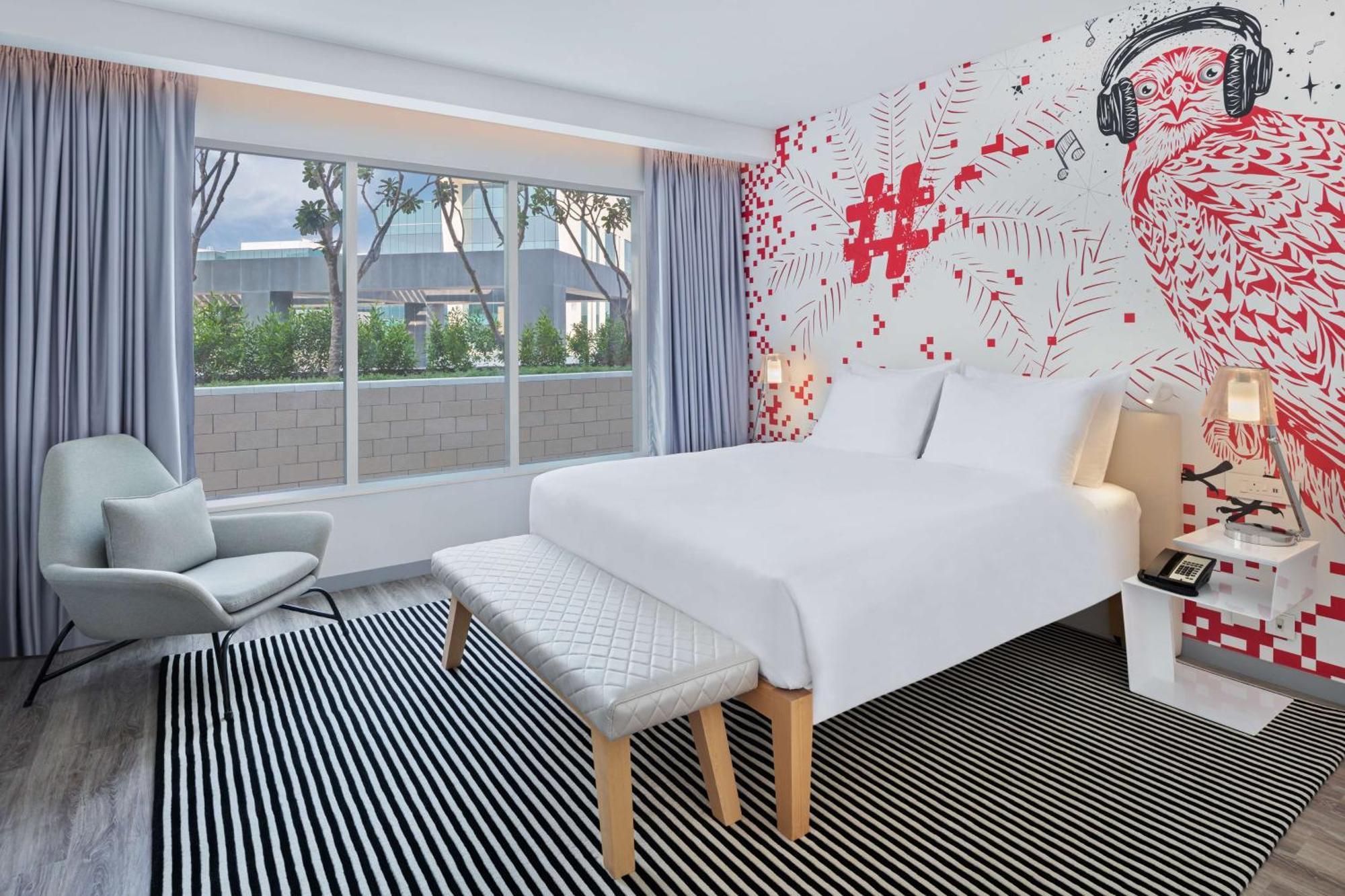 Radisson Red Dubai Silicon Oasis Hotell Exteriör bild
